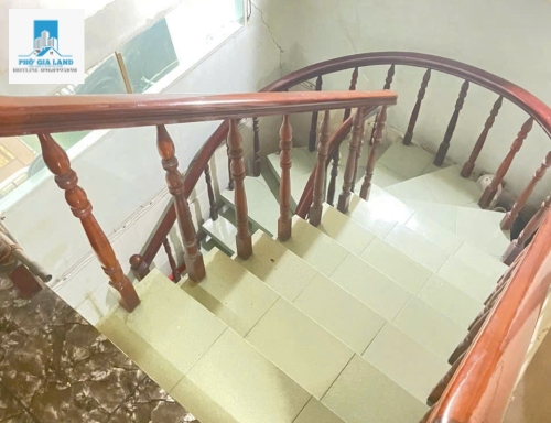  NHÀ 3 TẦNG MẶT TIỀN ĐƯỜNG HUỲNH TẤN PHÁT - GẦN NGÃ 4 NGUYỄN THỊ THẬP - QUẬN 7 .