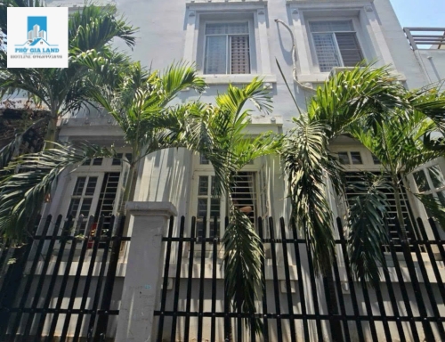 BÁN NHÀ CĂN GỐC 2 MT ĐƯỜNG SỐ TÂN QUY , QUẬN 7 .