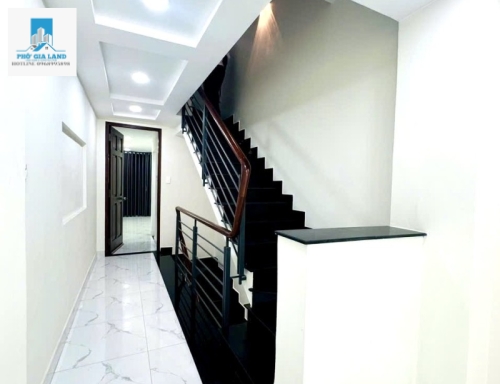 NHÀ MẶT TIỀN -  NHÀ ĐẸP CỰC HIẾM QUẬN 7 CHỈ NHỈNH 6 TỶ