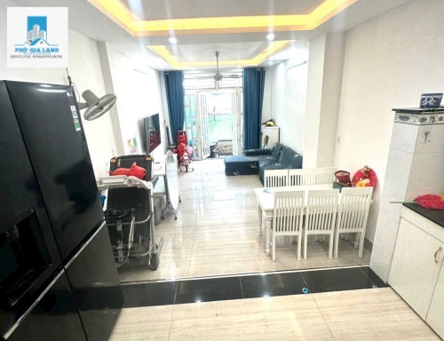 BÁN NHÀ 3 TẦNG - HẺM 1027 HUỲNH TẤN PHÁT - QUẬN 7.