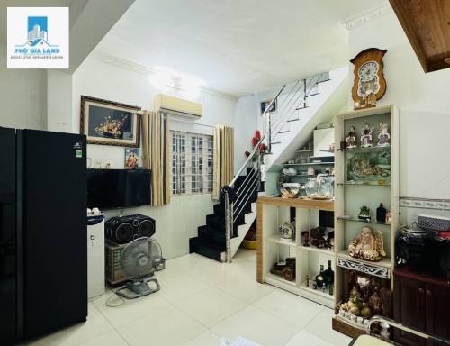 BÁN NHÀ TRẦN XUÂN SOẠN TÂN HƯNG QUẬN  HẼM Ô TÔ