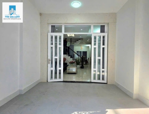 NHÀ PHỐ 3 LẦU HXH 1806. Huỳnh tấn phát. TP. HCM . LIỀN KỀ Q7. CÁCH PHÚ MỸ HƯNG 5 PHÚT 