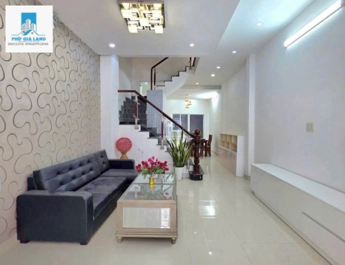 NHÀ PHỐ 3 LẦU HXH 1806. Huỳnh tấn phát. TP. HCM . LIỀN KỀ Q7. CÁCH PHÚ MỸ HƯNG 5 PHÚT 