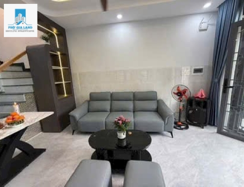 QUẬN 7: 🏡 NHÀ GẦN LOTTE MART – KẾ BÊN CHỢ TÂN QUY – CÓ PHÒNG NGỦ DƯỚI TRỆT