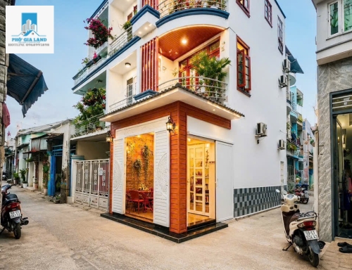 NHÀ ĐẸP XẮP HOÀN THIỆN .- VỊ TRÍ ĐẸP - HẺM 2174