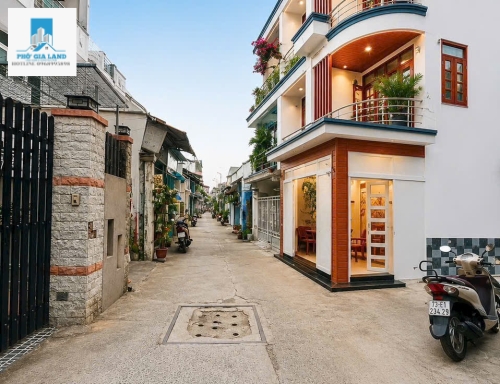 NHÀ ĐẸP XẮP HOÀN THIỆN .- VỊ TRÍ ĐẸP - HẺM 2174