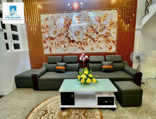 NHÀ ĐẸP XẮP HOÀN THIỆN .- VỊ TRÍ ĐẸP - HẺM 2174