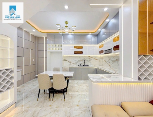 P. PHÚ THUẬN - CÁCH PHÚ MỸ HƯNG tầm 500m . 