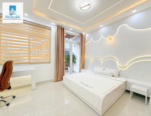P. PHÚ THUẬN - CÁCH PHÚ MỸ HƯNG tầm 500m . 