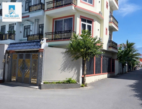 TT NHÀ BÈ🔥 NHÀ PHỐ CĂN GÓC 2 MẶT THOÁNG – HỒ CÁ KOI – HẺM Ô TÔ 6M