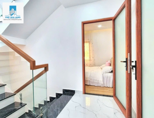 Bán nhà khu Sài Gòn mới xe hơi quay đầu