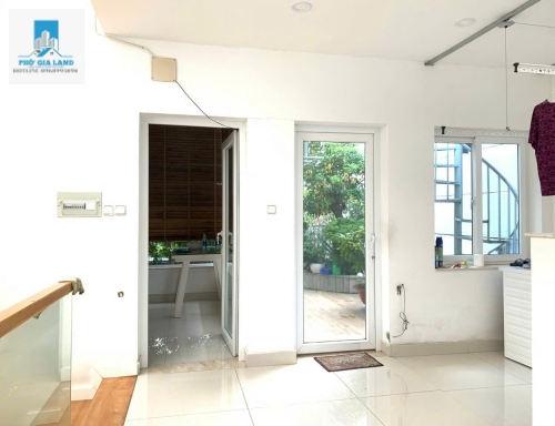 NHÀ PHỐ MẶT TIỀN ĐƯỜNG 20M - CÓ THANG MÁY - GẦN CÔNG VIÊN -PHÚ MỸ - QUẬN 7.