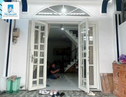 Bán Nhà Đồng sở hữu 4 căn hẻm xe hơi Nguyễn Bình. Cách đường chính 20m