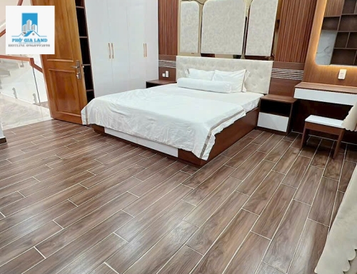  Bán Nhà Phố Hiện Đại KDC Nội Bộ Vị Trí Đẹp Cách Huỳnh Tấn Phát 100m, đường nội bộ rộng 8m, hướng Tây Nam.