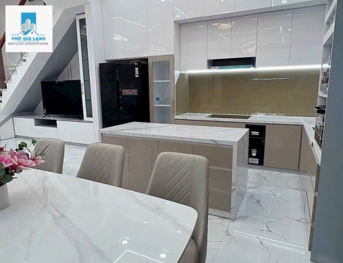  Bán Nhà Phố Hiện Đại KDC Nội Bộ Vị Trí Đẹp Cách Huỳnh Tấn Phát 100m, đường nội bộ rộng 8m, hướng Tây Nam.