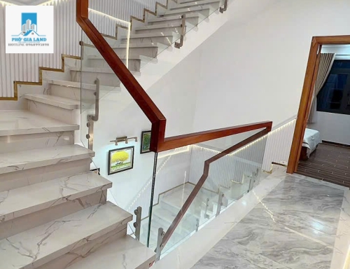 Bán Nhà Phố Hiện Đại KDC Nội Bộ Vị Trí Đẹp Cách Huỳnh Tấn Phát 100m, đường nội bộ rộng 8m, hướng Tây Nam.