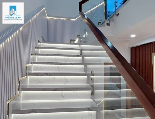  Bán Nhà Phố Hiện Đại KDC Nội Bộ Vị Trí Đẹp Cách Huỳnh Tấn Phát 100m, đường nội bộ rộng 8m, hướng Tây Nam.