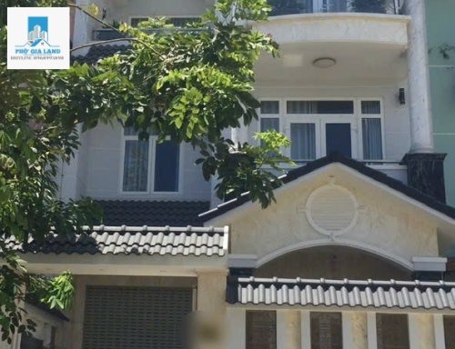 NHÀ SÂN VƯỜN- KDC SAVIMEX P.PHÚ THUẬN QUẬN 7 - GẦN CHỢ PHÚ THUẬN.