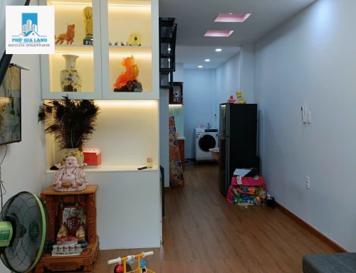 Bán nhà sổ hồng riêng ngay thị trấn nhà bè