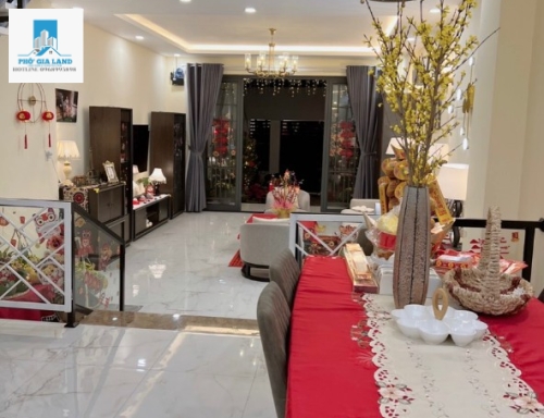 Nhà cần bán gấp, Nhà hẻm xe hơi, nở hậu, sân đậu ô tô, nội thất cao cấp