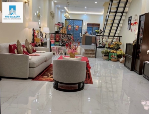 Nhà cần bán gấp, Nhà hẻm xe hơi, nở hậu, sân đậu ô tô, nội thất cao cấp