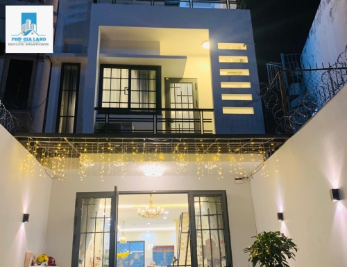 Nhà cần bán gấp, Nhà hẻm xe hơi, nở hậu, sân đậu ô tô, nội thất cao cấp