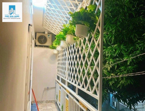 Nhà bán mặt tiền hẽm 1716 . Đường 6 m . Ngang 3 . Luôn ban công 4 m dài 7 m 1 tr 2 lầu 2 phòng ngủ 3 vs 
