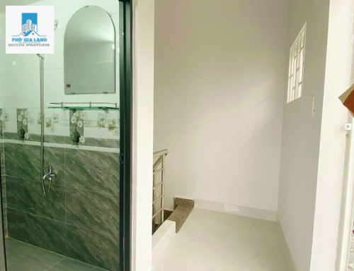 Nhà bán mặt tiền hẽm 1716 . Đường 6 m . Ngang 3 . Luôn ban công 4 m dài 7 m 1 tr 2 lầu 2 phòng ngủ 3 vs 