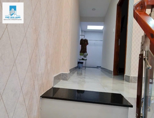 CẦN BÁN GẤP NHÀ HẺM VƯỜN ĐIỀU TÂN QUY, QUẬN 7.     