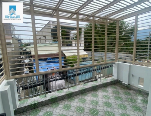 Bán nhà sổ riêng hẻm 8 m