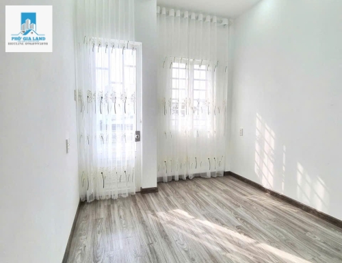 Nhà hẻm xe hơi 36 Dương cát lợi đối diện trường học 