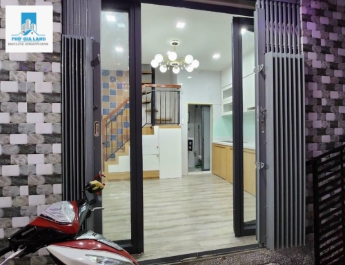 NHÀ NHỎ SỔ HỒNG RIÊNG - HẺM MAI LANG  30/51  LÂM VĂN BỀN - QUẬN 7 .