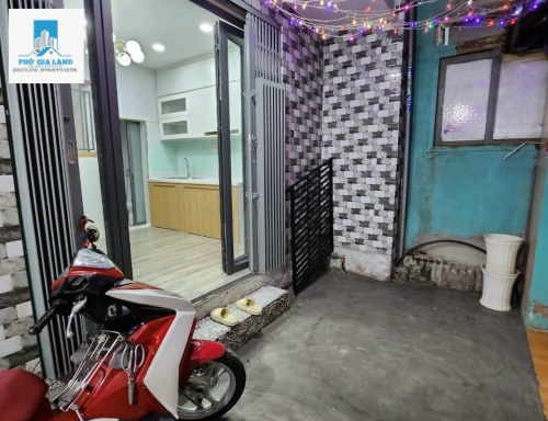NHÀ NHỎ SỔ HỒNG RIÊNG - HẺM MAI LANG  30/51  LÂM VĂN BỀN - QUẬN 7 .