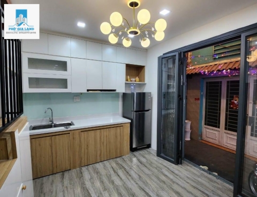 NHÀ NHỎ SỔ HỒNG RIÊNG - HẺM MAI LANG  30/51  LÂM VĂN BỀN - QUẬN 7 .