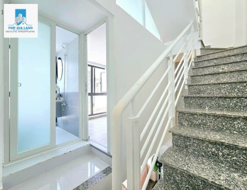 Bán nhà đsh hẻm 1115/30 cách Huỳnh Tân phát 50 m 