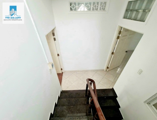  NHÀ 3 LẦU HẺM Ô TÔ 60 LÂM VĂN BỀN, P.TÂN KIỂNG