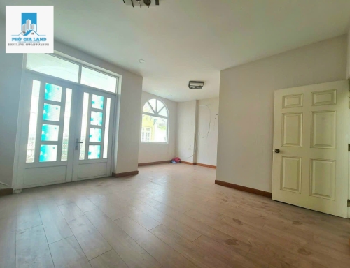  NHÀ 3 LẦU HẺM Ô TÔ 60 LÂM VĂN BỀN, P.TÂN KIỂNG