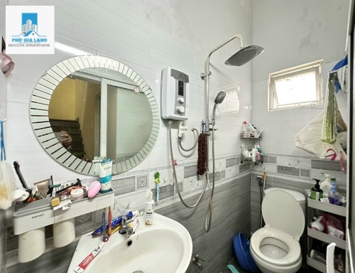 Bán nhà hẻm 88/... Nguyễn văn quỳ  cách xe hơi 300 m