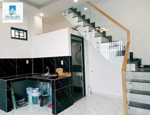 NHÀ ĐẸP SỔ HỒNG RIÊNG - GÓC 2 MẶT TIỀN - QUẬN 7 . 
