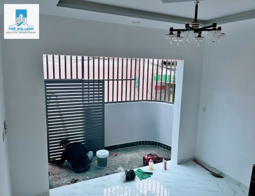 NHÀ ĐẸP SỔ HỒNG RIÊNG - GÓC 2 MẶT TIỀN - QUẬN 7 . 