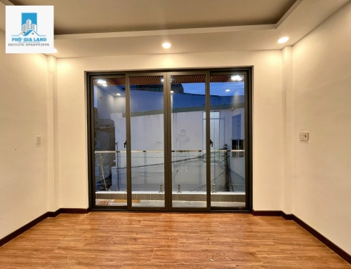 NHÀ ĐẸP SỔ HỒNG RIÊNG - GÓC 2 MẶT TIỀN - QUẬN 7 . 