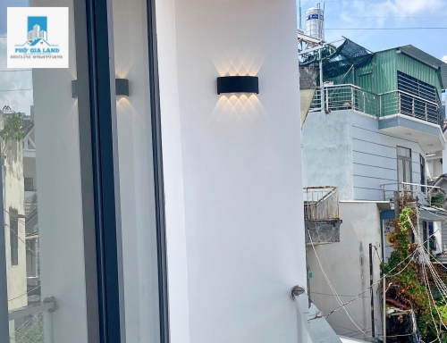 BÁN NHÀ MỚI ĐẸP GÓC 2 MT HẺM, NGUYỄN THỊ XÍU, P.TÂN THUẬN TÂY, QUẬN 7.