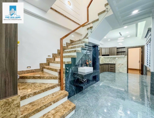 NHÀ MỚI ĐẸP - GÓC 2 MẶT TIỀN HẺM XE HƠI - P. PHÚ THUẬN - QUẬN 7 .                