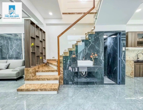 NHÀ MỚI ĐẸP - GÓC 2 MẶT TIỀN HẺM XE HƠI - P. PHÚ THUẬN - QUẬN 7 .                