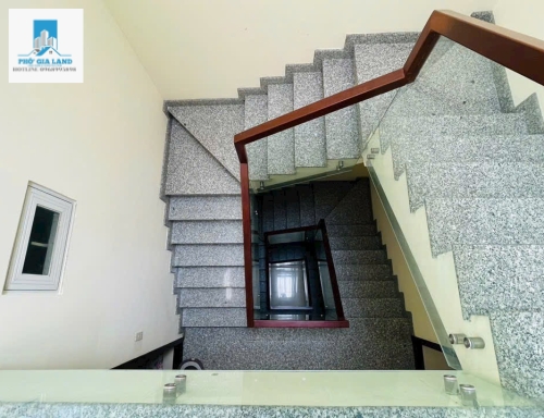 BÁN NHÀ ĐẸP - HẺM XE HƠI - CÁCH ĐƯỜNG CHÍNH 20m - GẦN KCX TÂN THUẬN - QUẬN 7.