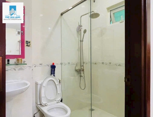 BÁN NHÀ ĐẸP - HẺM XE HƠI - CÁCH ĐƯỜNG CHÍNH 20m - GẦN KCX TÂN THUẬN - QUẬN 7.
