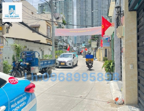 BÁN NHÀ 3 TẦNG - HẺM XE HƠI - P. PHÚ THUẬN - QUẬN 7 .