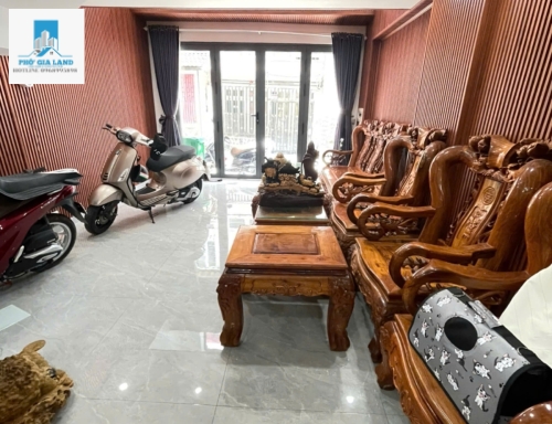 BÁN NHÀ 3 TẦNG - HẺM XE HƠI - P. PHÚ THUẬN - QUẬN 7 .