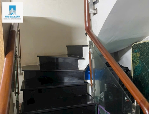 NHÀ HẺM XE HƠI - LÝ PHỤC MAN - QUẬN 7 .