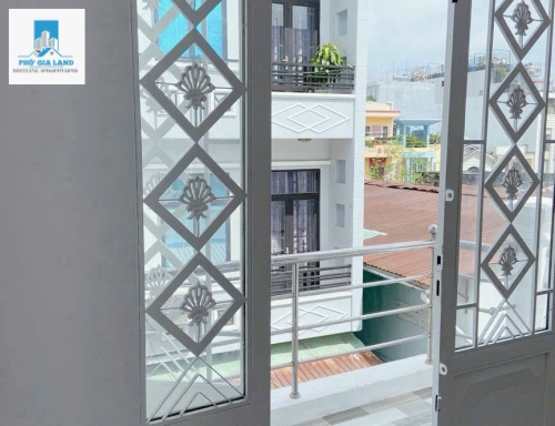 CHO THUÊ NHÀ 3 TẦNG - HẺM 502 HUỲNH TẤN PHÁT -P. BÌNH THUẬN - QUẬN 7 .